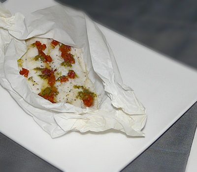 Poisson en papillote au pesto et tomates confites