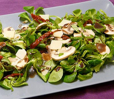 Salade de mâche, champignons et parmesan