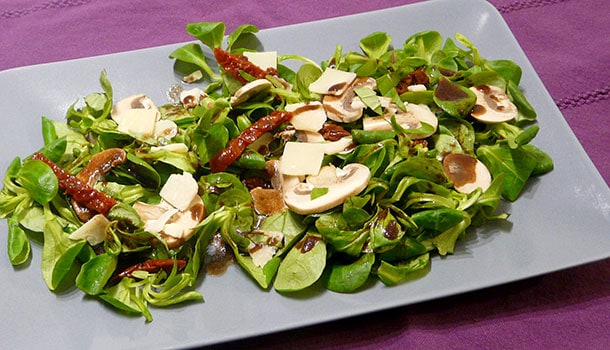 Salade de mâche, champignons et parmesan