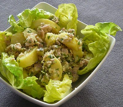 Salade de thon et pommes de terre aux herbes