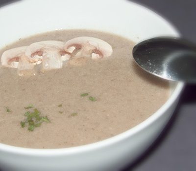 Soupe de champignons aux noisettes