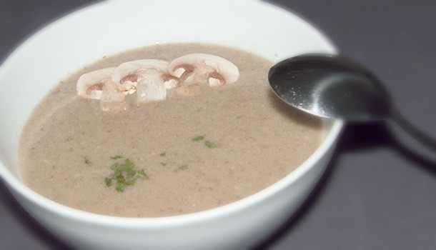 Soupe de champignons aux noisettes