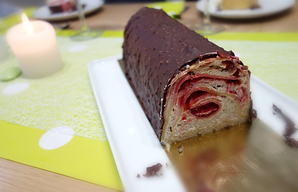 Bûche crêpes framboises vanille