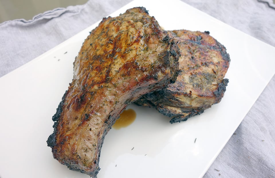 Côte de bœuf marinée aux herbes