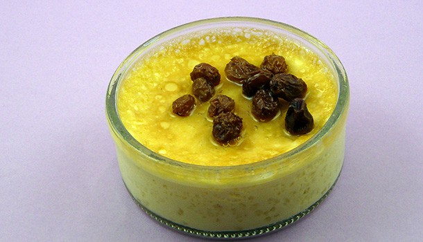 Crème aux oeufs aux raisins et à l’amaretto