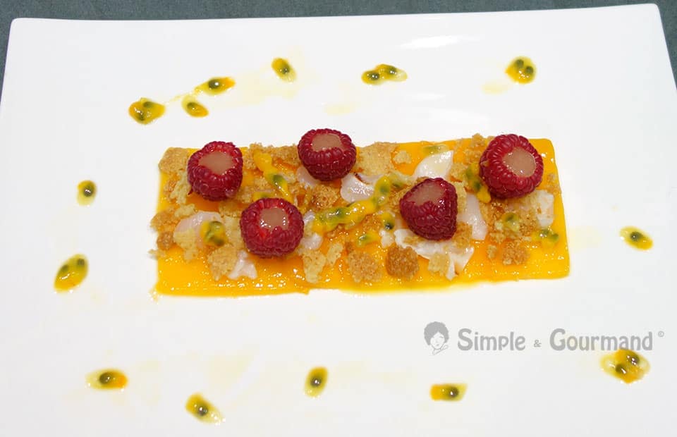 Dessert mangue litchi framboises