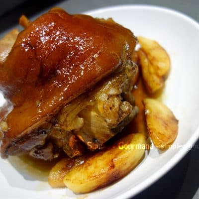 Jambonneau au cidre et aux pommes poêlées