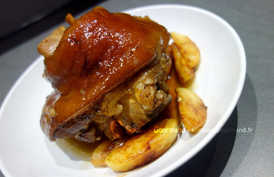 Jambonneau au cidre et aux pommes poêlées