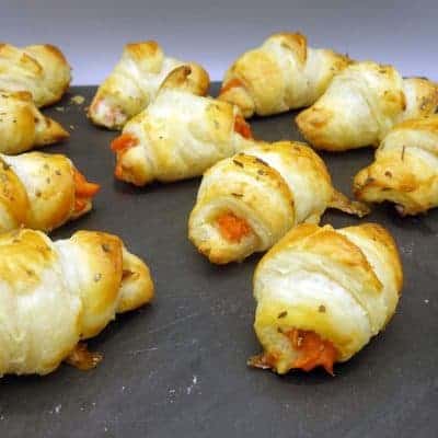 Mini croissants feuilletés au saumon