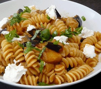 Pâtes aux aubergines et à la ricotta