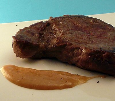 Pavé de bœuf sauce moutarde oignon doux