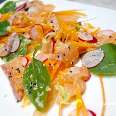 Salade croquante au saumon