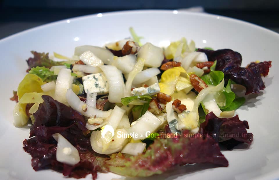 Salade d’endives aux noix et à la fourme