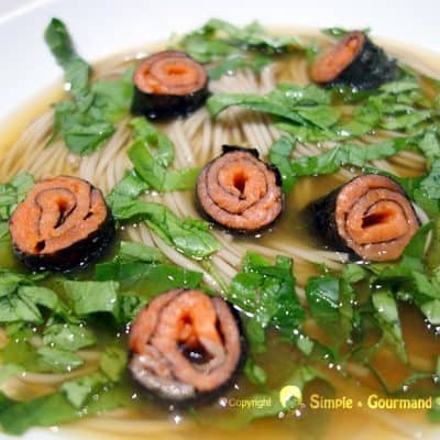 Soupe nouilles soba et saumon fumé