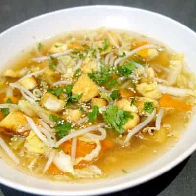 Soupe tofu frit aux légumes