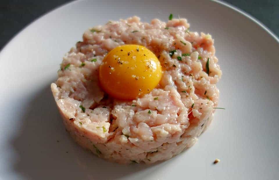 Tartare de veau et feuilles d’huîtres