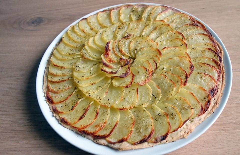 Tarte fine de pommes de terre au thym