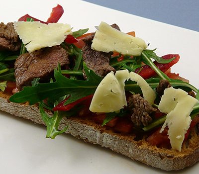 Tartine boeuf tomme roquette